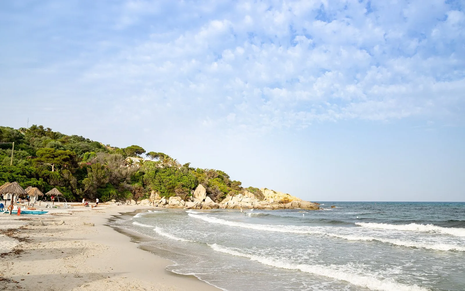 La spiaggia di Simius a Villasimius vista dall'alto